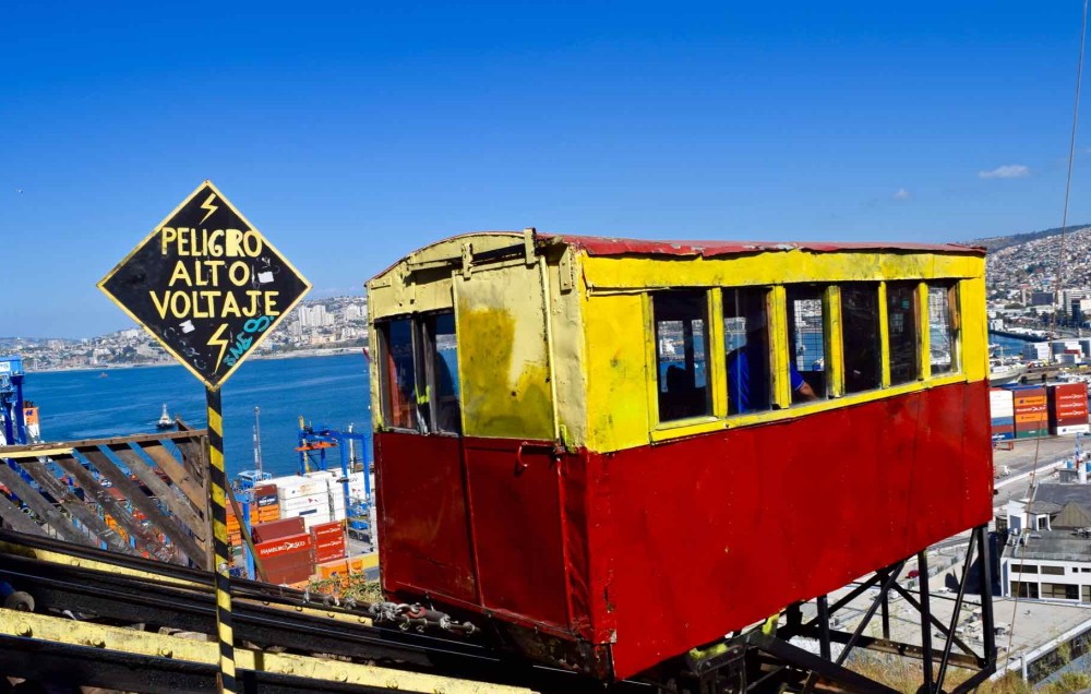 There are many old-school funicular railways in Valparaiso