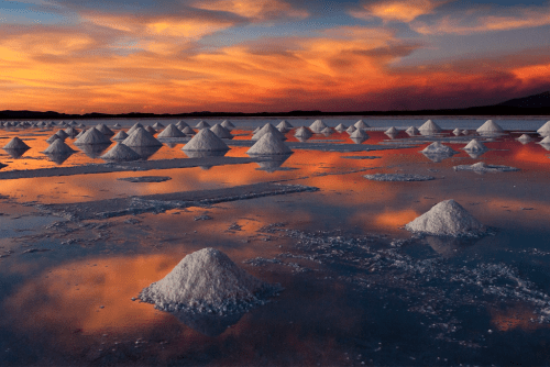 The local economy revolves around salt production and tourism