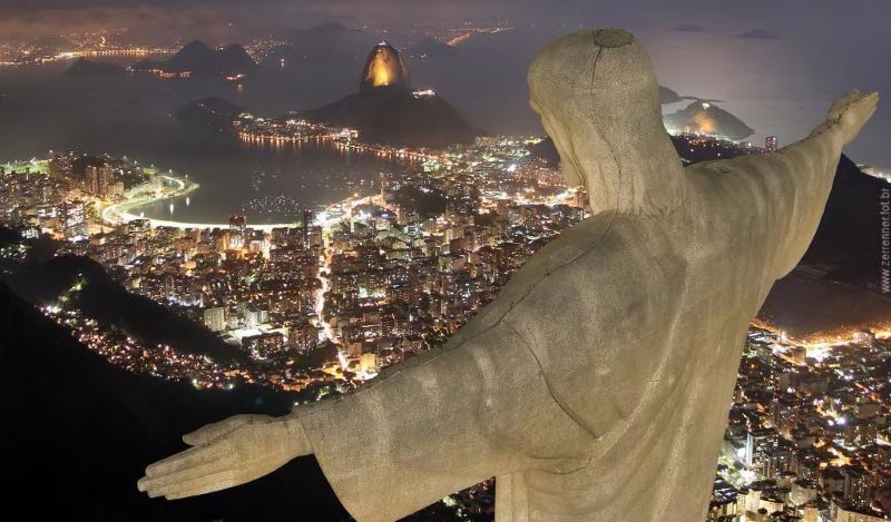 One of the most iconic views in the world, the Corcovado on this Argentina & Brazil tour.